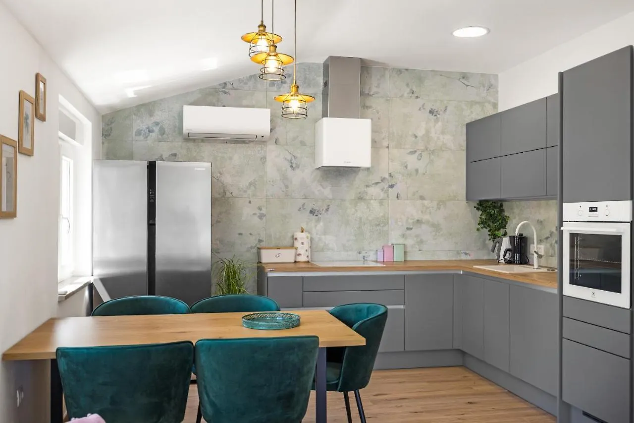 Luxury Apartments Lotus&Lovor PUY