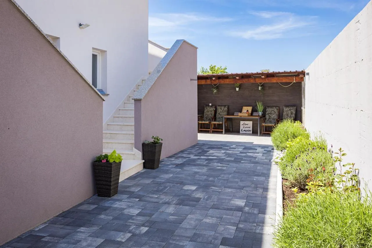 Luxury Apartments Lotus&Lovor Pula 0*,
