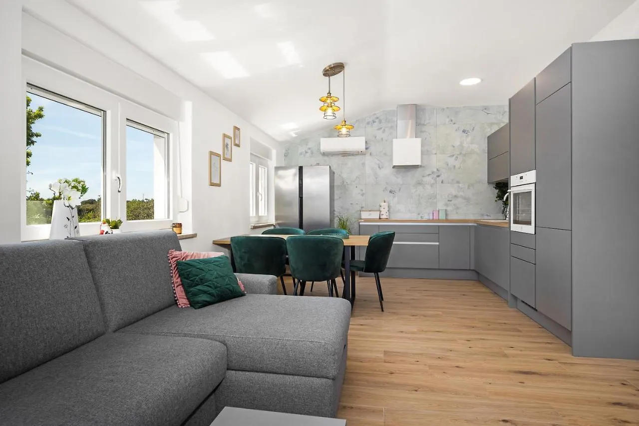 Luxury Apartments Lotus&Lovor Pula 0*,  Croatia