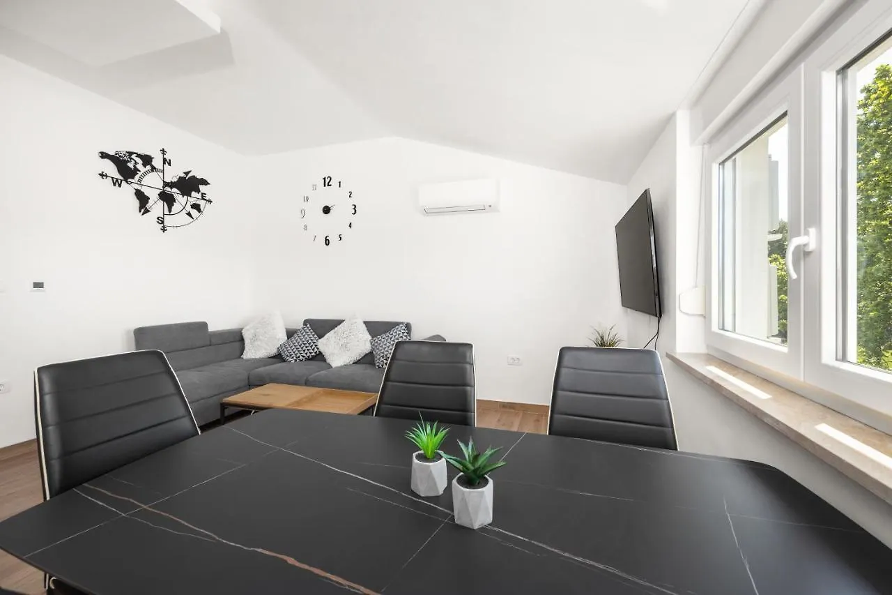 Luxury Apartments Lotus&Lovor Pula 0*,  Croatia